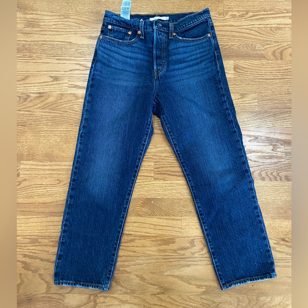 Levi's Women's Wedgie Straight Leg Jeans 28 x 26
EUC - Picture 1 of 8